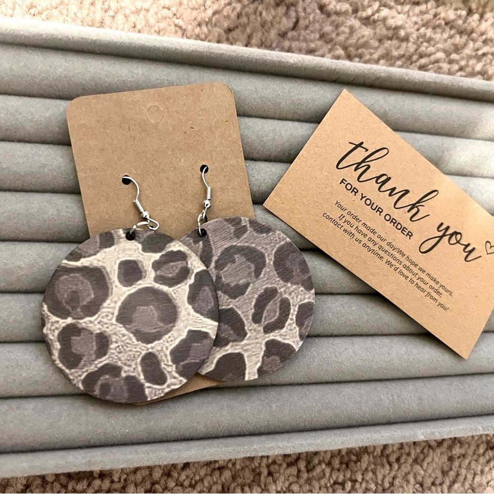 Reversible wooden earrings set
